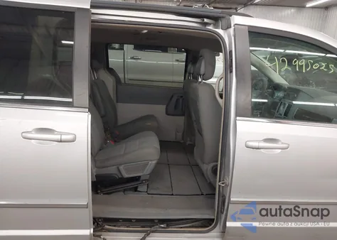 2010 Chrysler Town & Country Touring from USA, damaged, VIN 2A4RR5D19AR271153